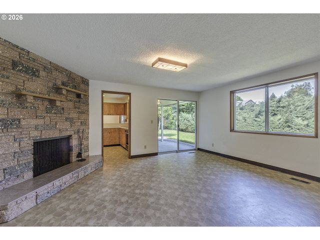 3721 Se PINE St, Hillsboro, OR 97123