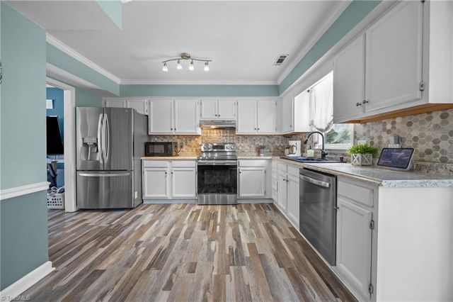 6021 Stone Bluff Drive, Clemmons, NC 27012