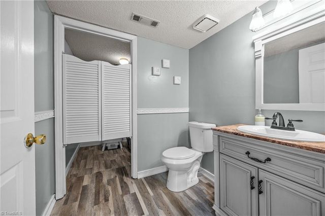 6021 Stone Bluff Drive, Clemmons, NC 27012