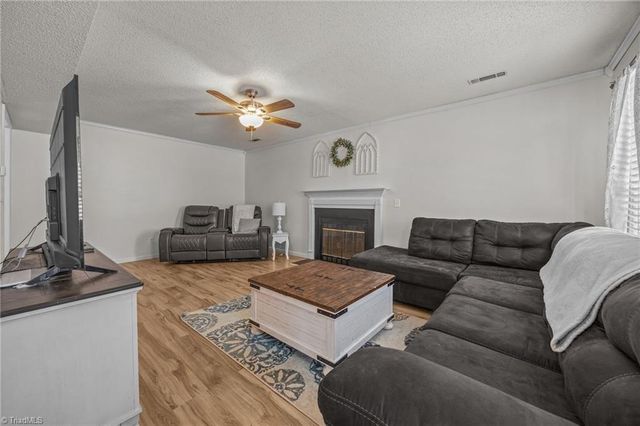 6021 Stone Bluff Drive, Clemmons, NC 27012