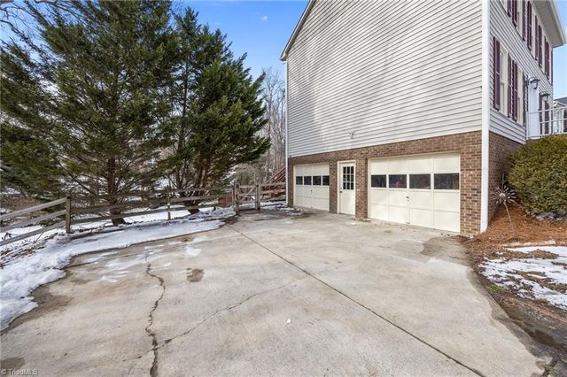 6021 Stone Bluff Drive, Clemmons, NC 27012