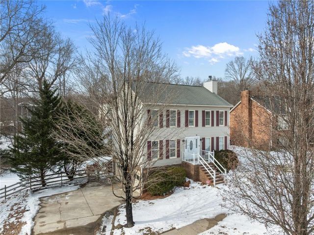 6021 Stone Bluff Drive, Clemmons, NC 27012