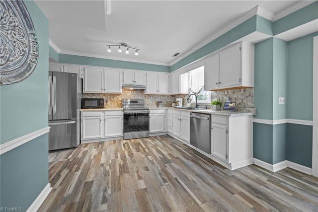 6021 Stone Bluff Drive, Clemmons, NC 27012