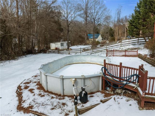 6021 Stone Bluff Drive, Clemmons, NC 27012