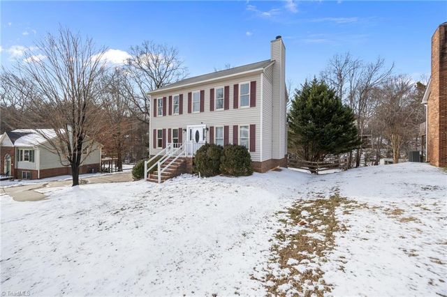 6021 Stone Bluff Drive, Clemmons, NC 27012