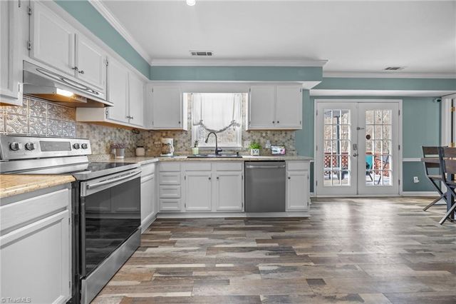 6021 Stone Bluff Drive, Clemmons, NC 27012