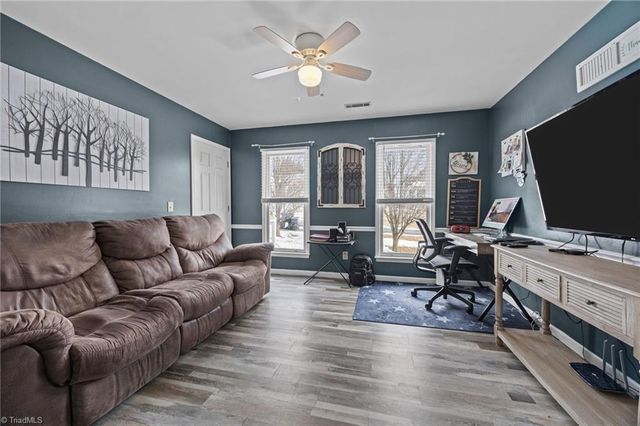 6021 Stone Bluff Drive, Clemmons, NC 27012