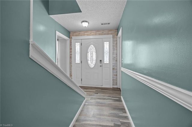 6021 Stone Bluff Drive, Clemmons, NC 27012