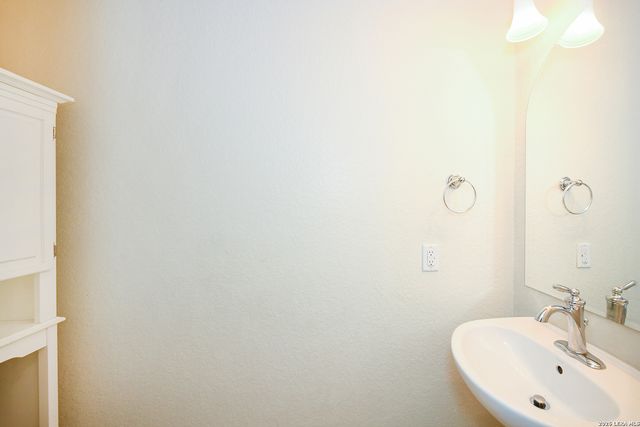 11823 Elijah Stapp, San Antonio, TX 78253