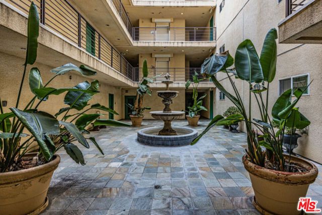3061 W 12th Place 207, Los Angeles, CA 90006