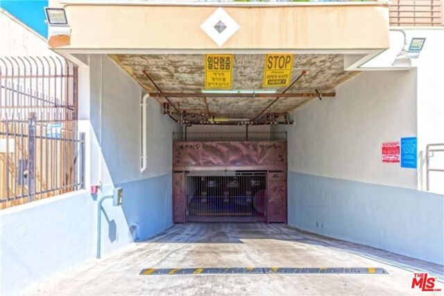 3061 W 12th Place 207, Los Angeles, CA 90006