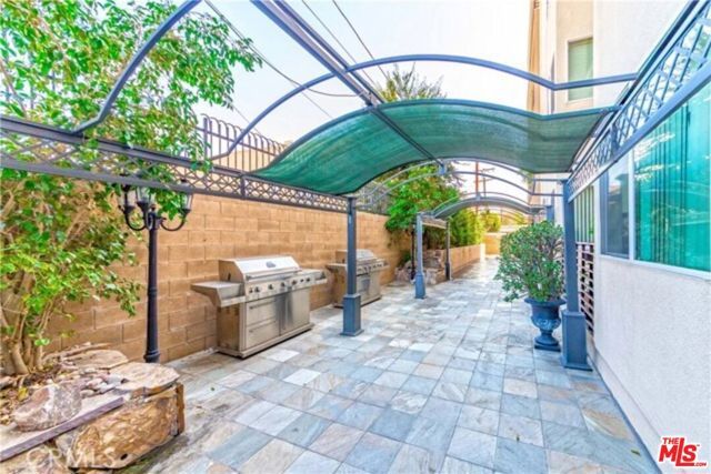 3061 W 12th Place 207, Los Angeles, CA 90006