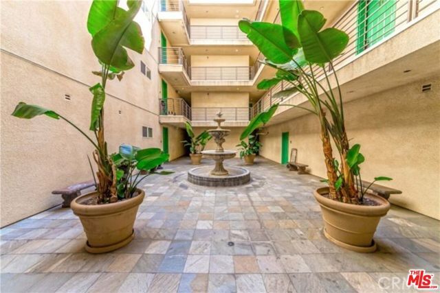 3061 W 12th Place 207, Los Angeles, CA 90006