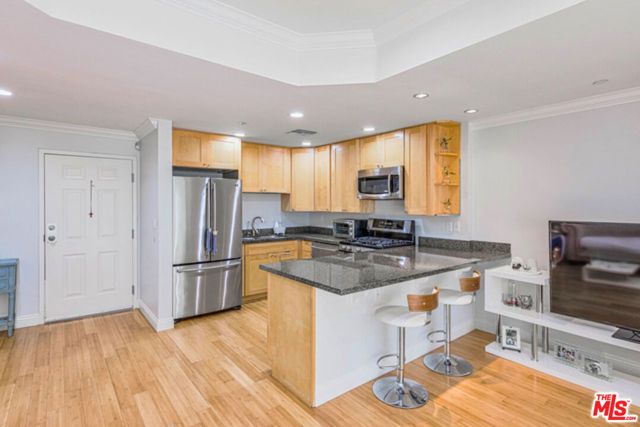 3061 W 12th Place 207, Los Angeles, CA 90006