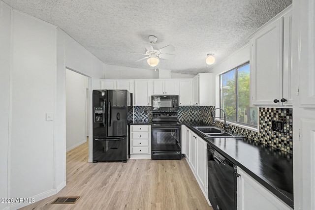 2233 E BEHREND Drive 125, Phoenix, AZ 85024