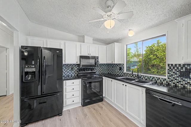 2233 E BEHREND Drive 125, Phoenix, AZ 85024