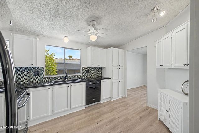 2233 E BEHREND Drive 125, Phoenix, AZ 85024