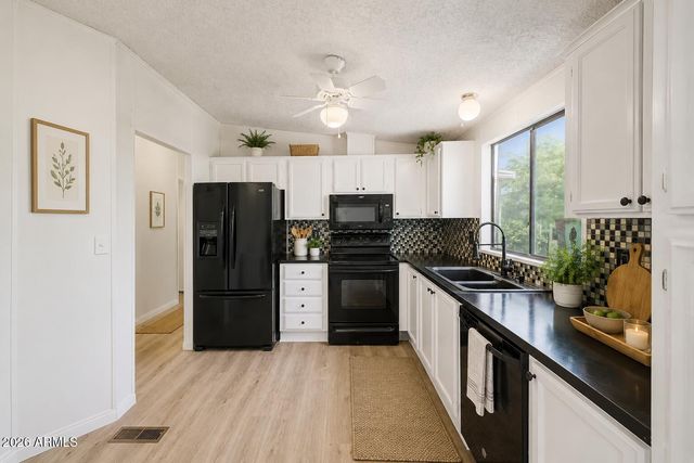 2233 E BEHREND Drive 125, Phoenix, AZ 85024