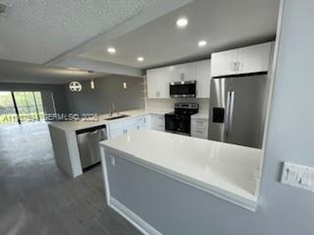 440 Lakeview Dr 202, Weston, FL 33326