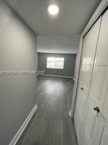 440 Lakeview Dr 202, Weston, FL 33326