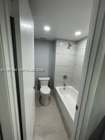 440 Lakeview Dr 202, Weston, FL 33326