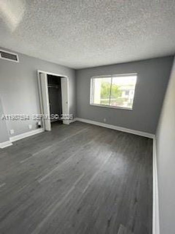 440 Lakeview Dr 202, Weston, FL 33326