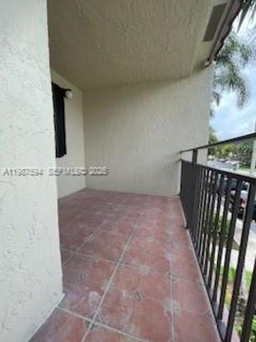 440 Lakeview Dr 202, Weston, FL 33326