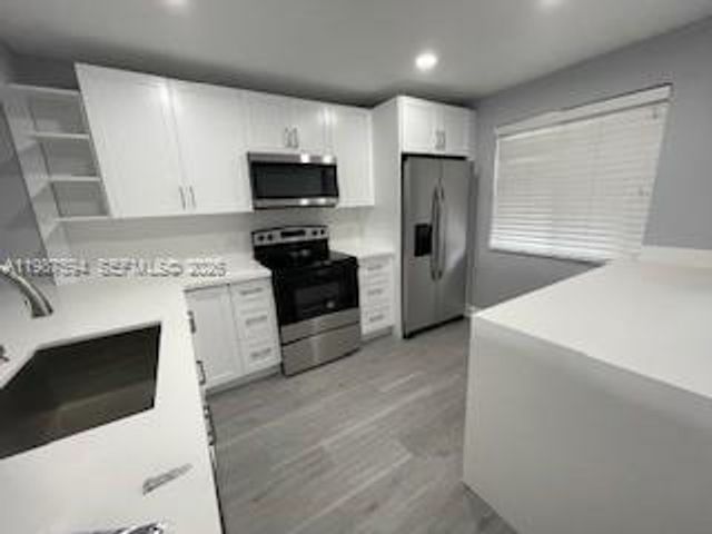 440 Lakeview Dr 202, Weston, FL 33326