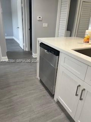 440 Lakeview Dr 202, Weston, FL 33326