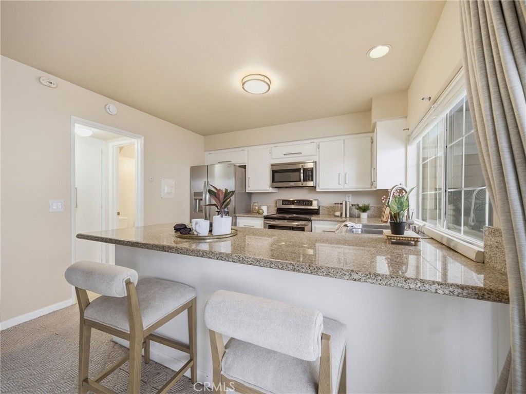 Image 11 of property listing at 24369 La Glorita, Newhall, CA 91321