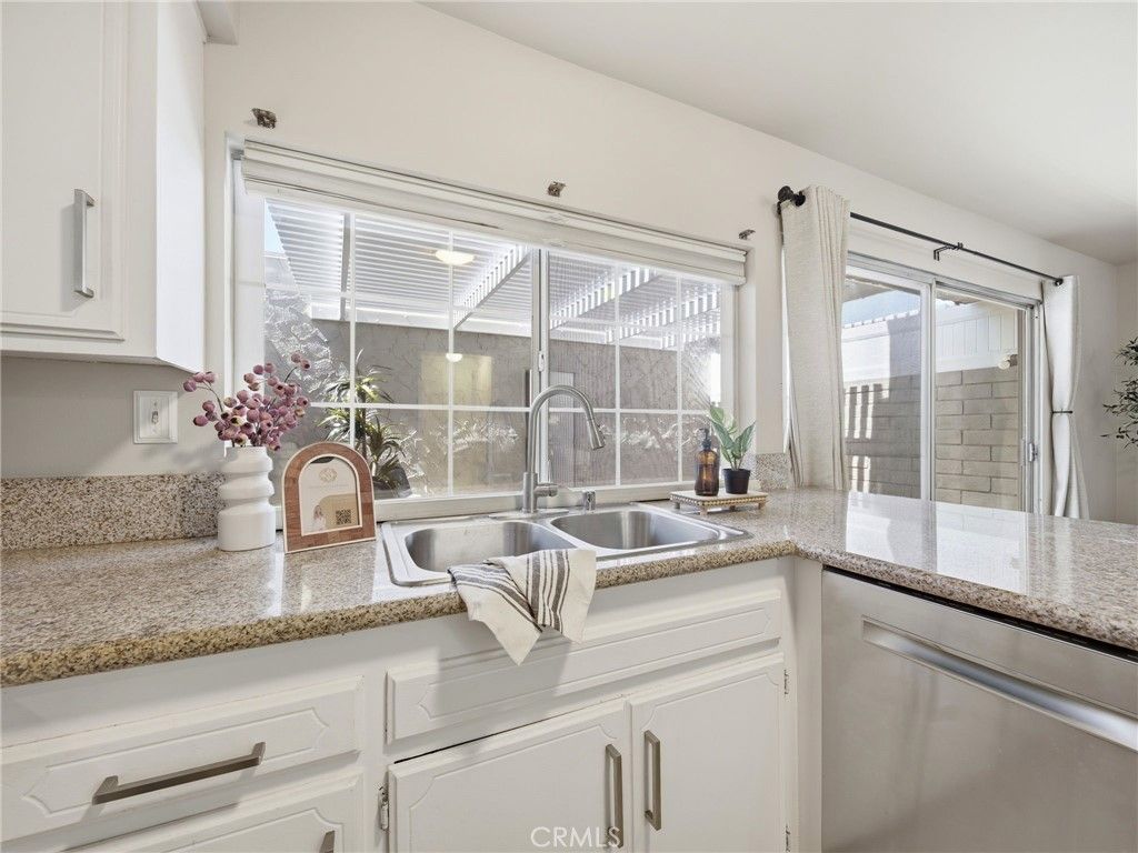 Image 13 of property listing at 24369 La Glorita, Newhall, CA 91321
