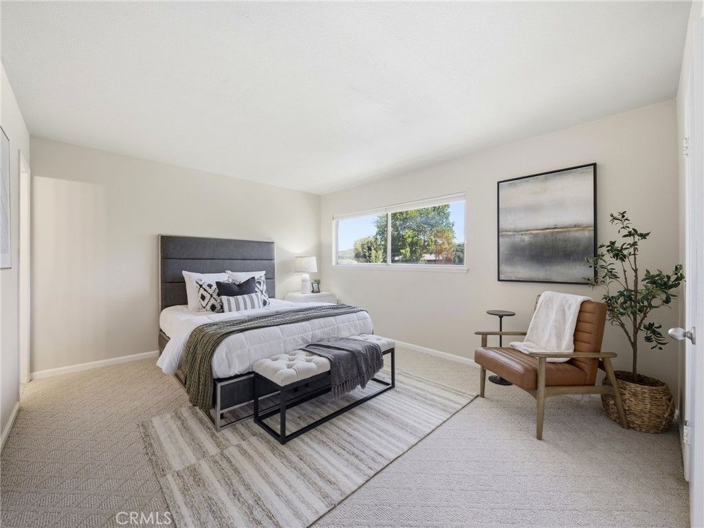 Image 16 of property listing at 24369 La Glorita, Newhall, CA 91321