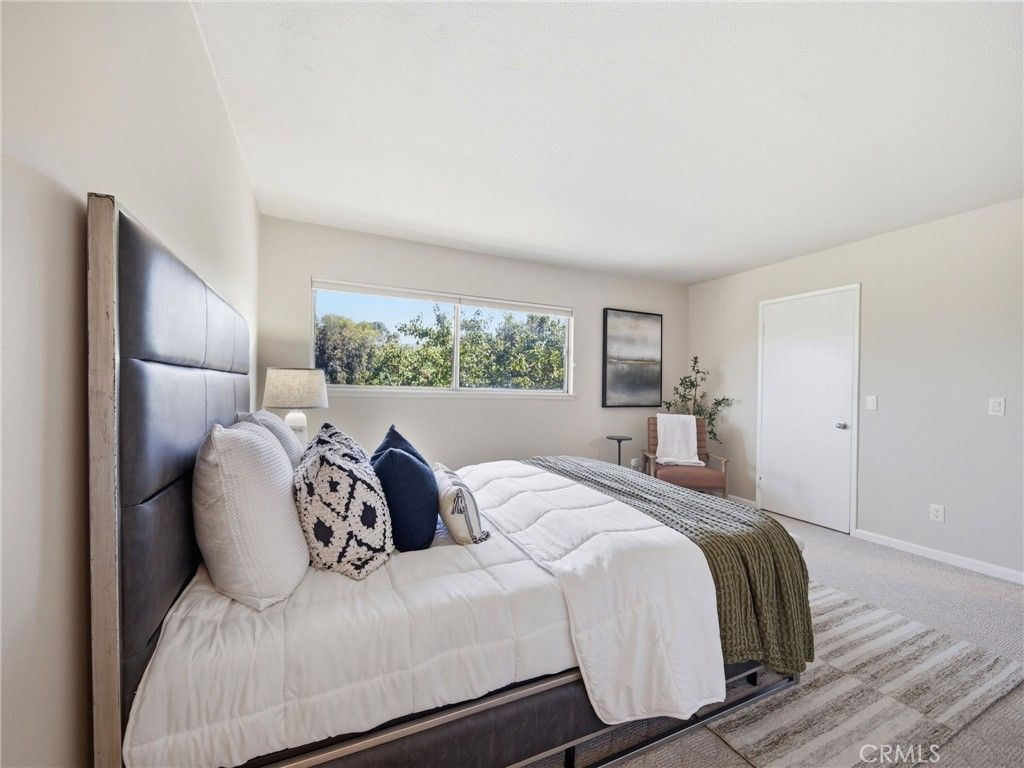 Image 17 of property listing at 24369 La Glorita, Newhall, CA 91321