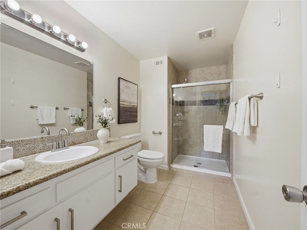 Image 21 of property listing at 24369 La Glorita, Newhall, CA 91321