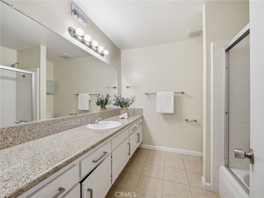 Image 22 of property listing at 24369 La Glorita, Newhall, CA 91321