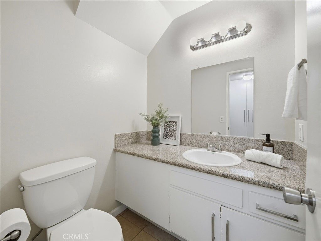 Image 23 of property listing at 24369 La Glorita, Newhall, CA 91321