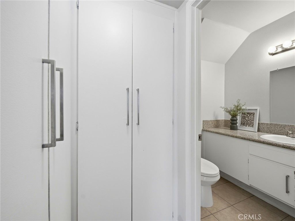 Image 24 of property listing at 24369 La Glorita, Newhall, CA 91321