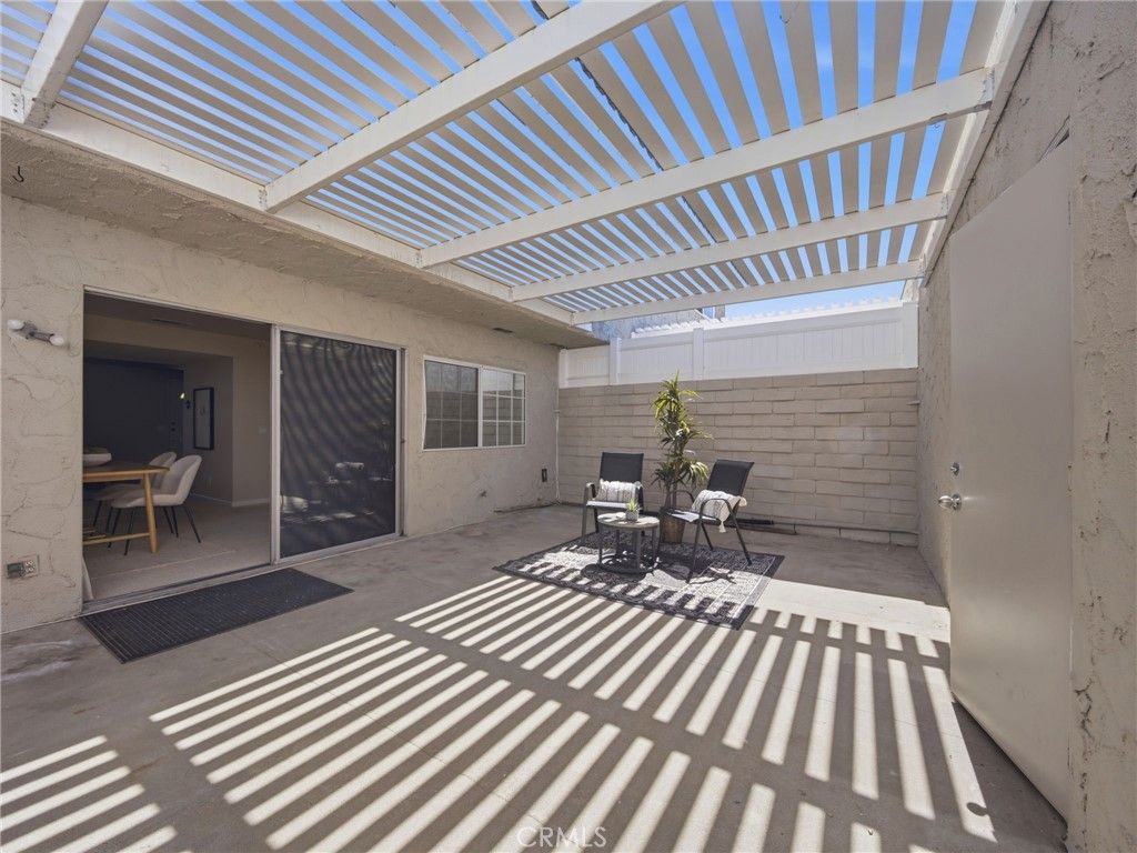 Image 25 of property listing at 24369 La Glorita, Newhall, CA 91321