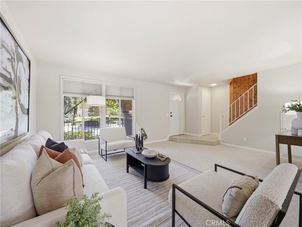 Image 4 of property listing at 24369 La Glorita, Newhall, CA 91321