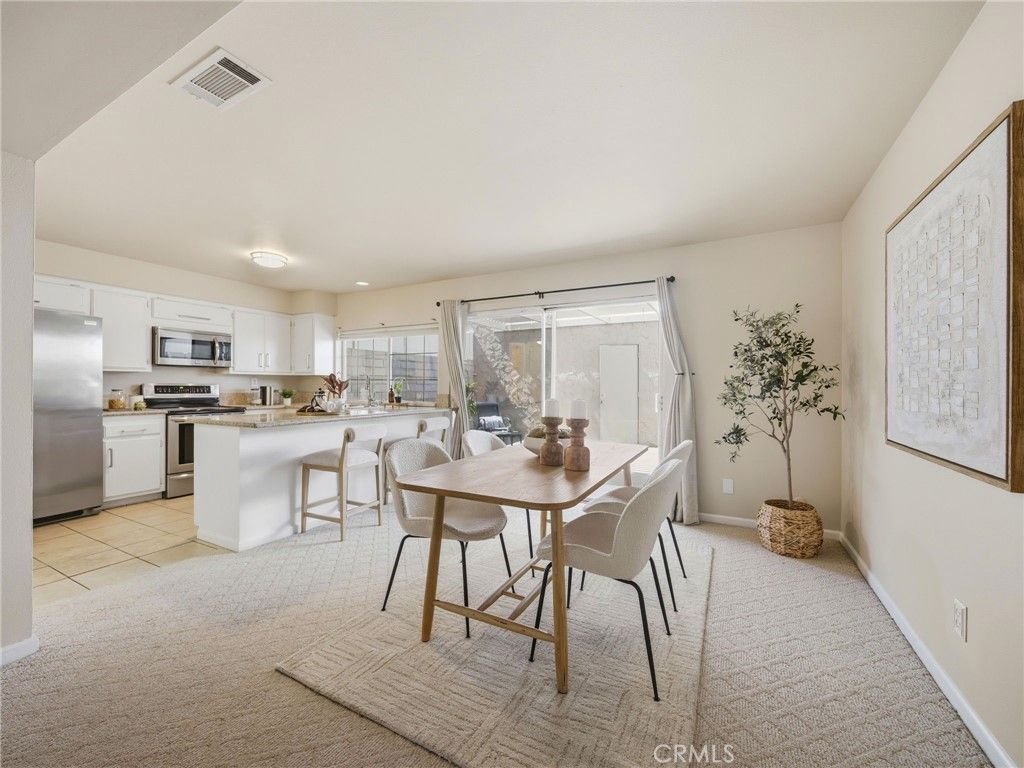 Image 8 of property listing at 24369 La Glorita, Newhall, CA 91321