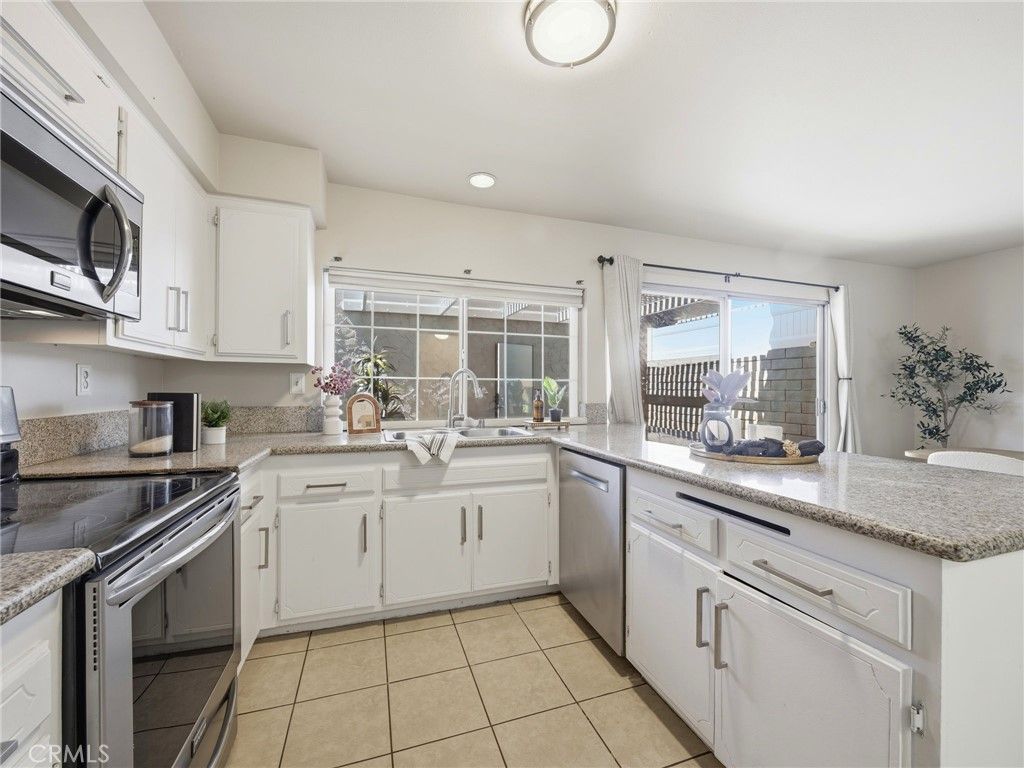Image 9 of property listing at 24369 La Glorita, Newhall, CA 91321