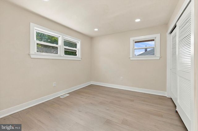 8 GREAT OAK RD, Voorhees, NJ 08043
