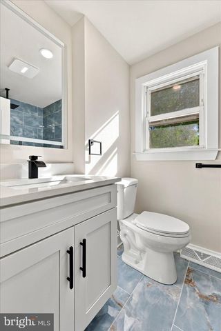8 GREAT OAK RD, Voorhees, NJ 08043