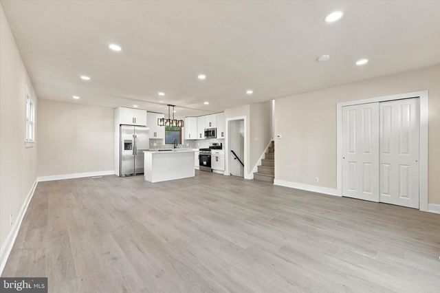 8 GREAT OAK RD, Voorhees, NJ 08043
