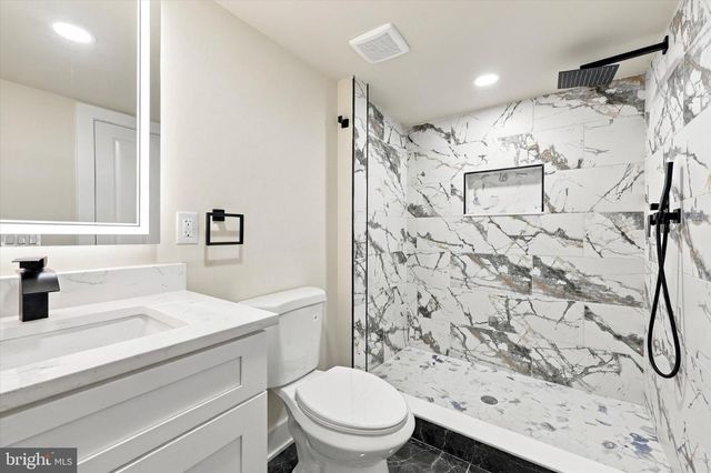 8 GREAT OAK RD, Voorhees, NJ 08043