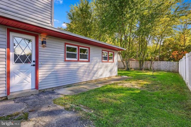 8 GREAT OAK RD, Voorhees, NJ 08043
