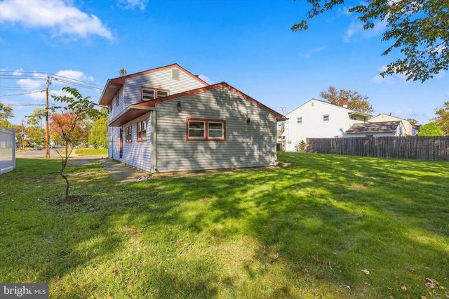 8 GREAT OAK RD, Voorhees, NJ 08043