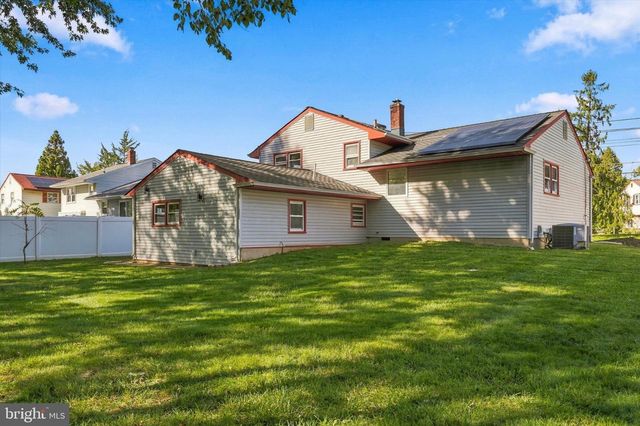 8 GREAT OAK RD, Voorhees, NJ 08043