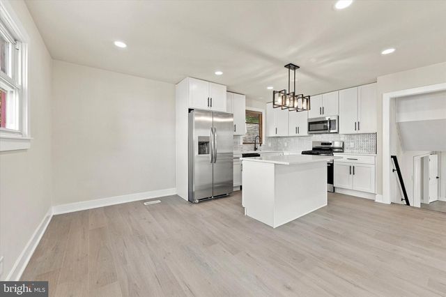8 GREAT OAK RD, Voorhees, NJ 08043