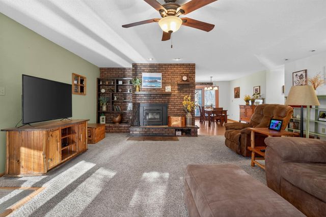 1809 250th, Denver, IA 50622